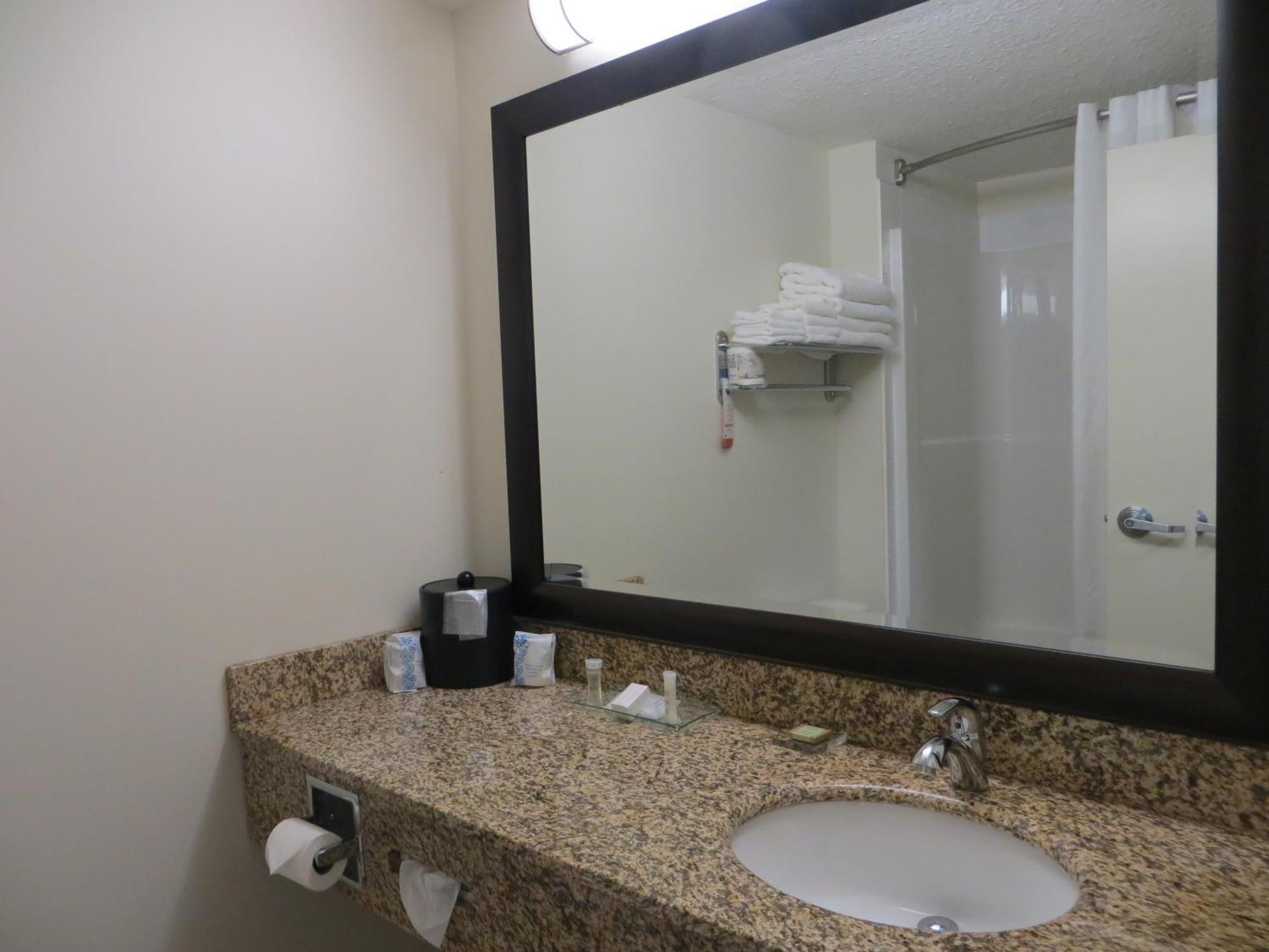 Super 8 By Wyndham Sherwood Park/Edmonton Area Room photo