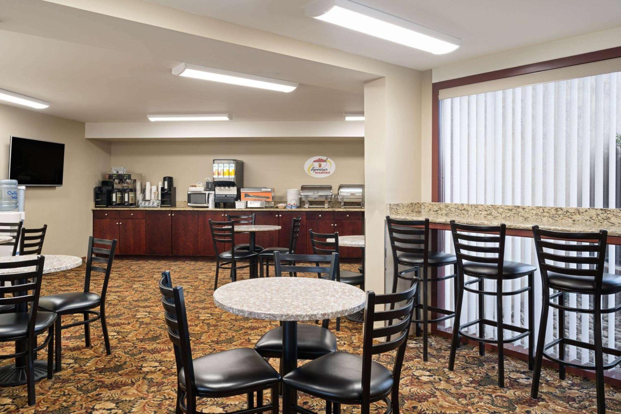 Super 8 By Wyndham Sherwood Park/Edmonton Area Exterior photo