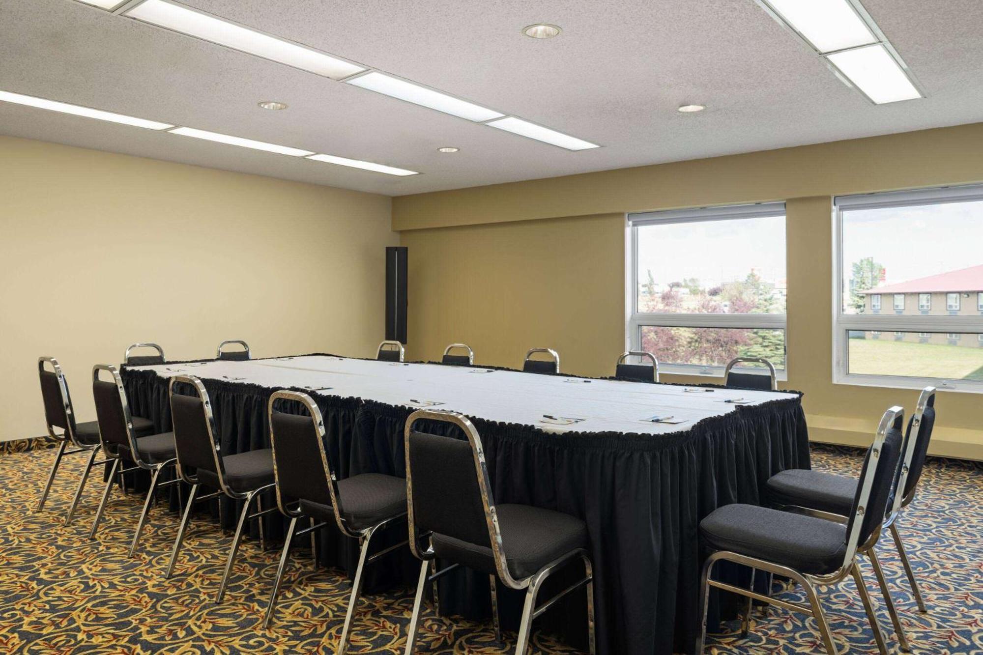 Super 8 By Wyndham Sherwood Park/Edmonton Area Exterior photo